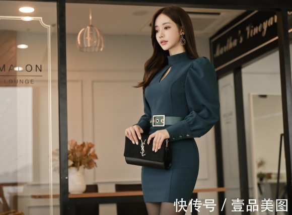 孙允珠|女神孙允珠高清时尚搭配:青黛墨痕藤蔓巴洛克名媛礼裙