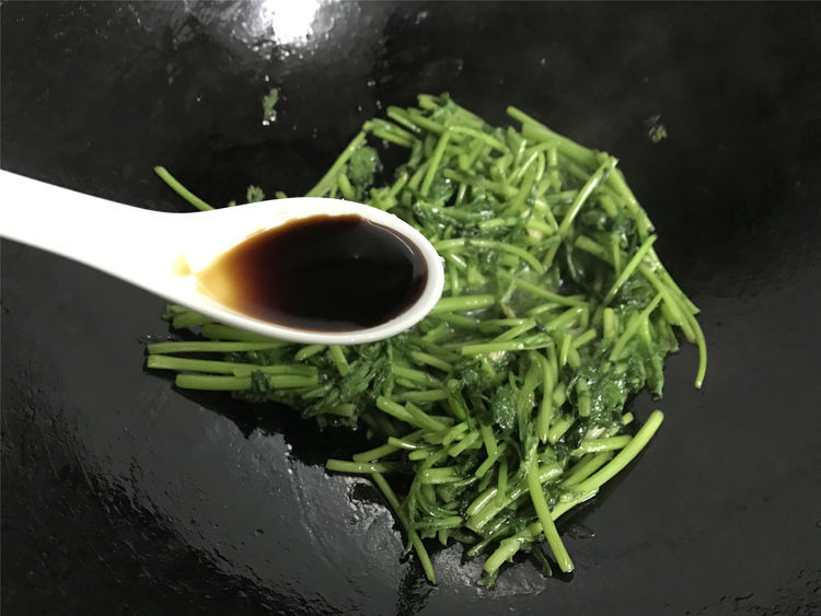 3分钟快手菜，我家隔三差五做次，清肠胃，促消化，简单美味