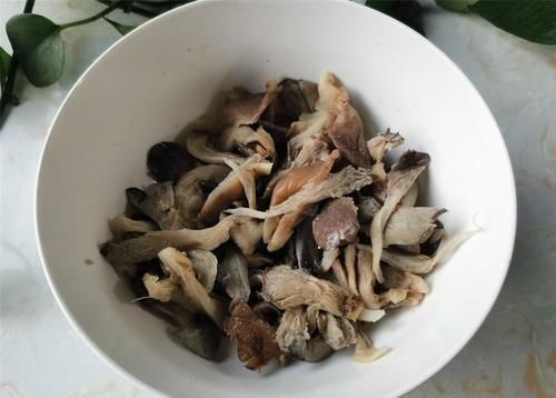  元旦家宴，下面下做法，吃着口感像肉，大人小孩都爱吃