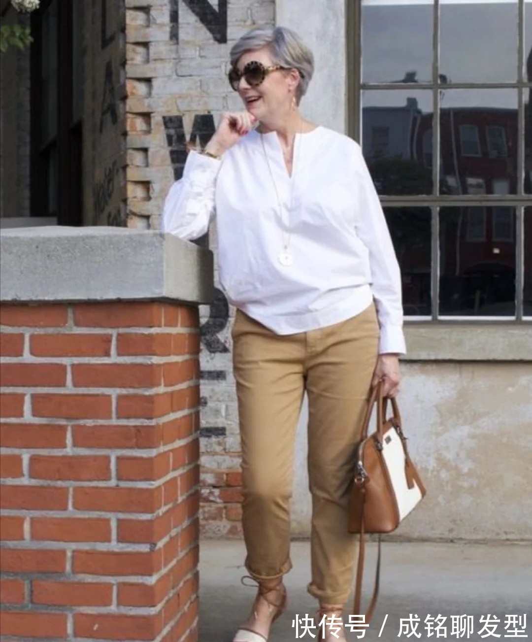 单品|头发花白的外国“胖大妈”不服老,精致高级养眼,比年轻人还时髦