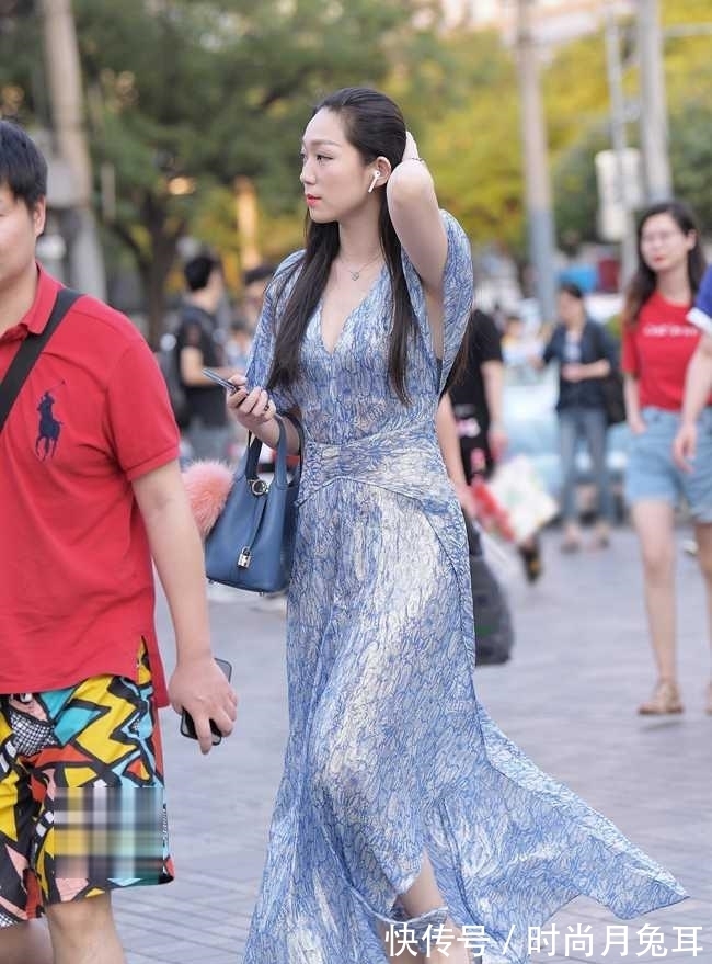 女生 别小瞧微胖的女生,穿起连衣裙比谁都美丽