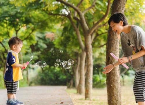 聪明|婴儿进入“认生期”，需要及时的引导，容易培养出聪明的宝宝