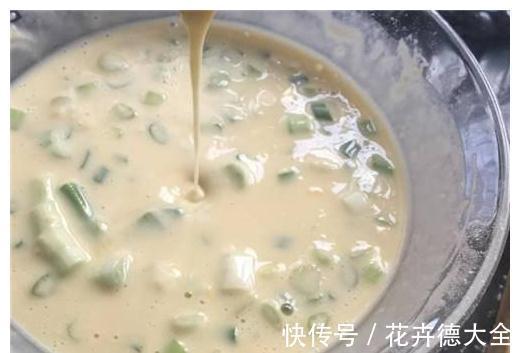 面粉|这个早餐饼,我家小孩最馋,5分钟做好,手不碰面就搞定!