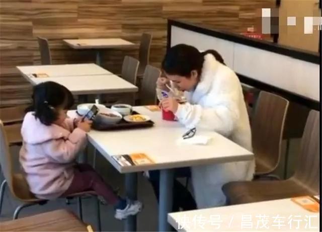 孩子|生活费一半用来给娃买鞋:硬着头皮富养长大的孩子,会变成什么样