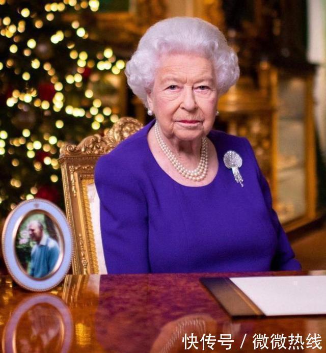 演讲|94岁英女王似乎已彻底放下梅根,复古珍珠项链配紫衣,老态尽显