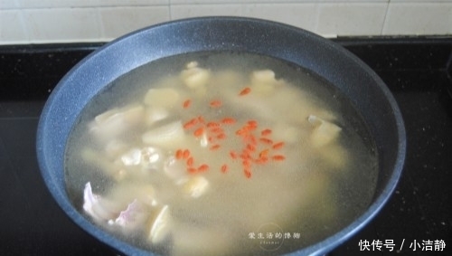 炖鸡汤时,不要直接下锅炖,多加这一步,鸡汤鲜味十足,好喝不腻
