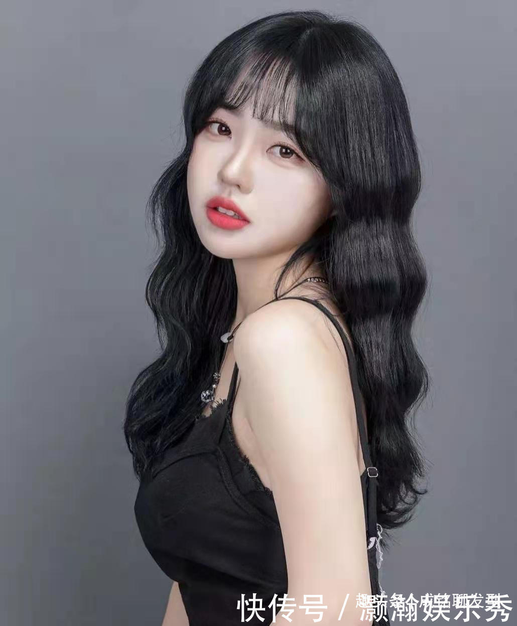 羊毛卷已经OUT了!今年蛋蛋波纹卷发正当红,脸圆的妹子也适合