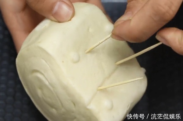 小窍门|在馒头上插3根牙签，原来作用这么厉害，解决了生活中一大难题！