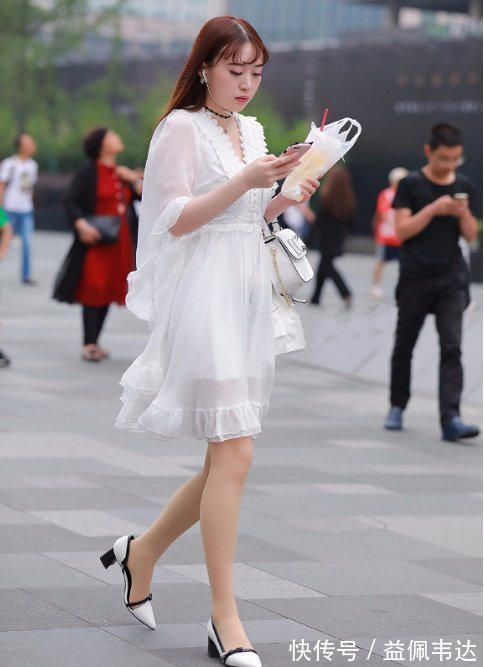 高跟鞋 白色仙女裙搭配高跟鞋,简洁干净,仙气飘飘