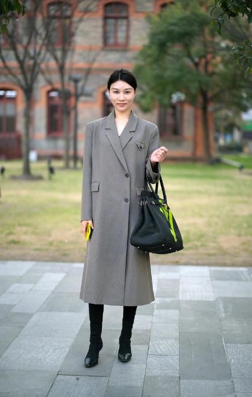 小个子穿大衣“显矮”？下面这几种穿法显高又洋气，一学就会