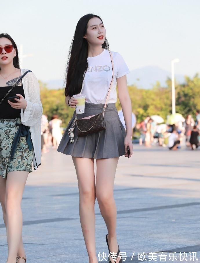 暑假怎么穿,热裤配拖鞋