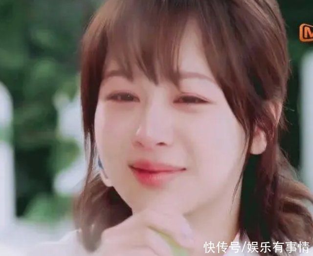 为何女生都喜欢杨紫在《中餐厅》躲着哭，力挺肖战，原谅那英