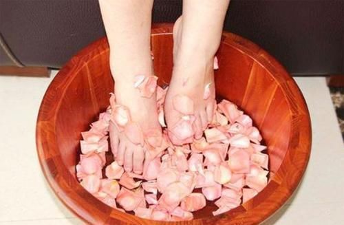 再犯|“人泡三脚,命比纸薄”,泡脚的3大“铁禁忌”,千万别再犯