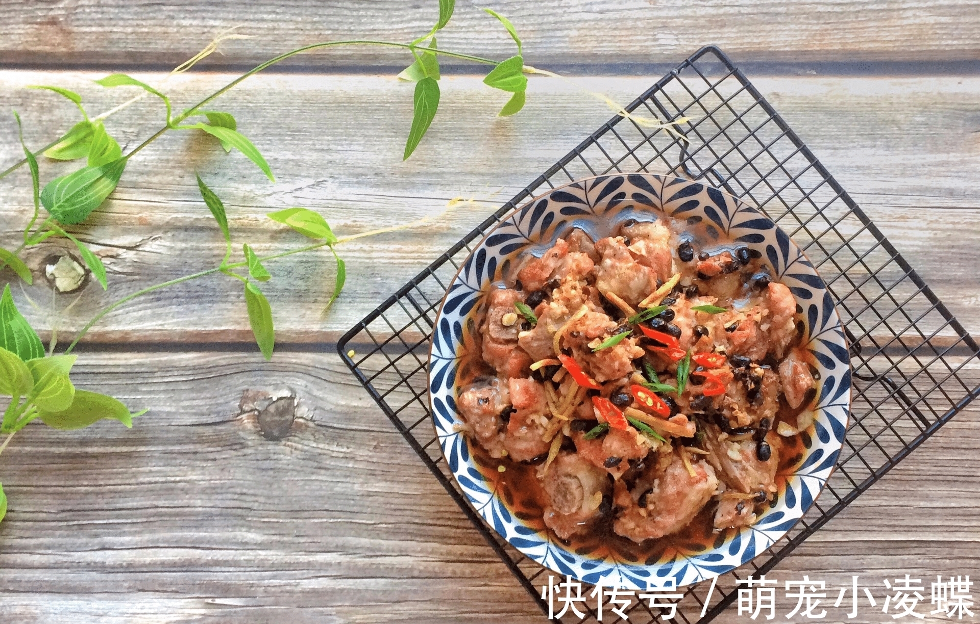 浸泡|我家排骨从不炖着吃，蒸一蒸，鲜香入味，一周吃4次，太费米饭