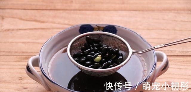 黑豆豆浆|50岁姑姑：坚持每天这样吃点黑豆，越吃越精神，简单一做好香啊