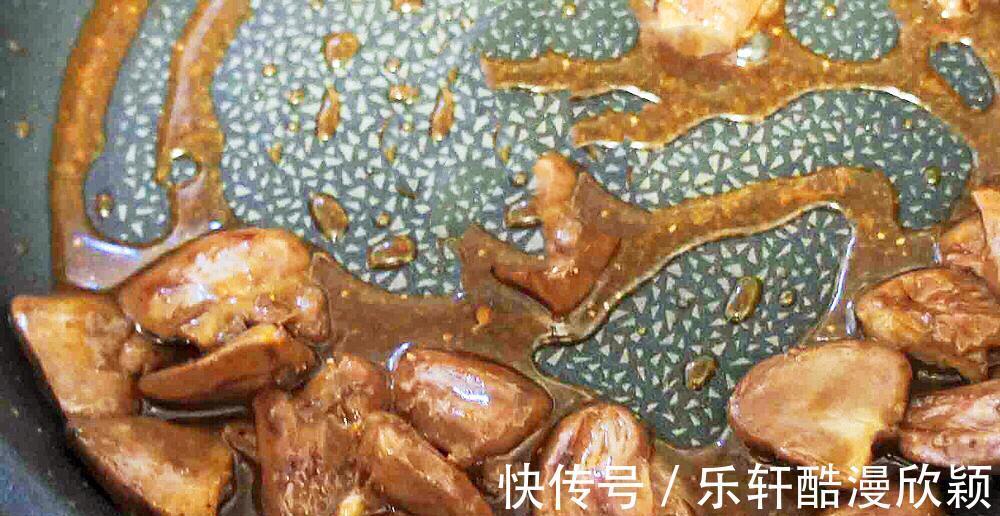 鸭骨汤|三伏天来临，内热盗汗易上火，吃它比吃鸡肉好，还滋补养胃，好香