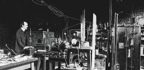 我们明明看不到原子，为什么就可以说原子存在？