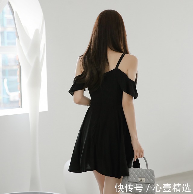 时尚|女神孙允珠高清时尚搭配:砚墨古韵菊叶早秋卷絮吊带裙