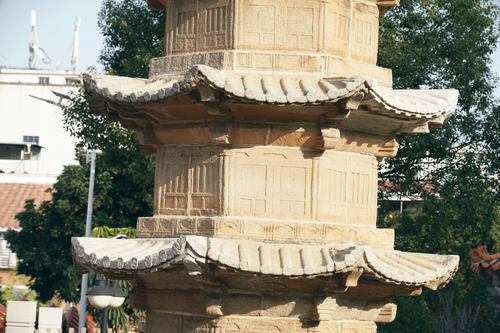 福建有个千年寺庙，藏在泉州闹市区却很安静，还可看到国宝级古塔