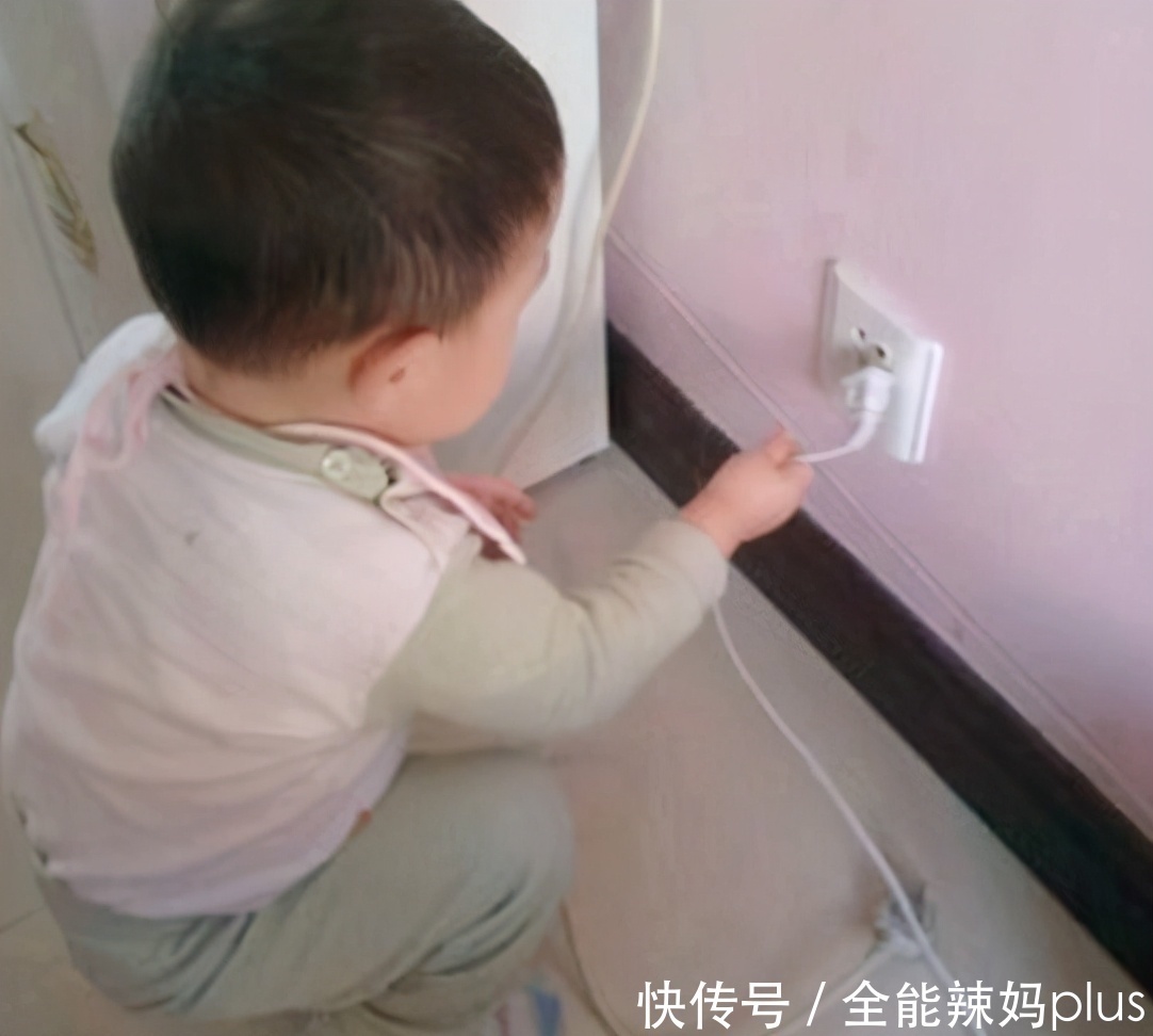 小丽|4岁儿子误吃干燥剂,妈妈关键2步救娃一命,医生:多读书真好