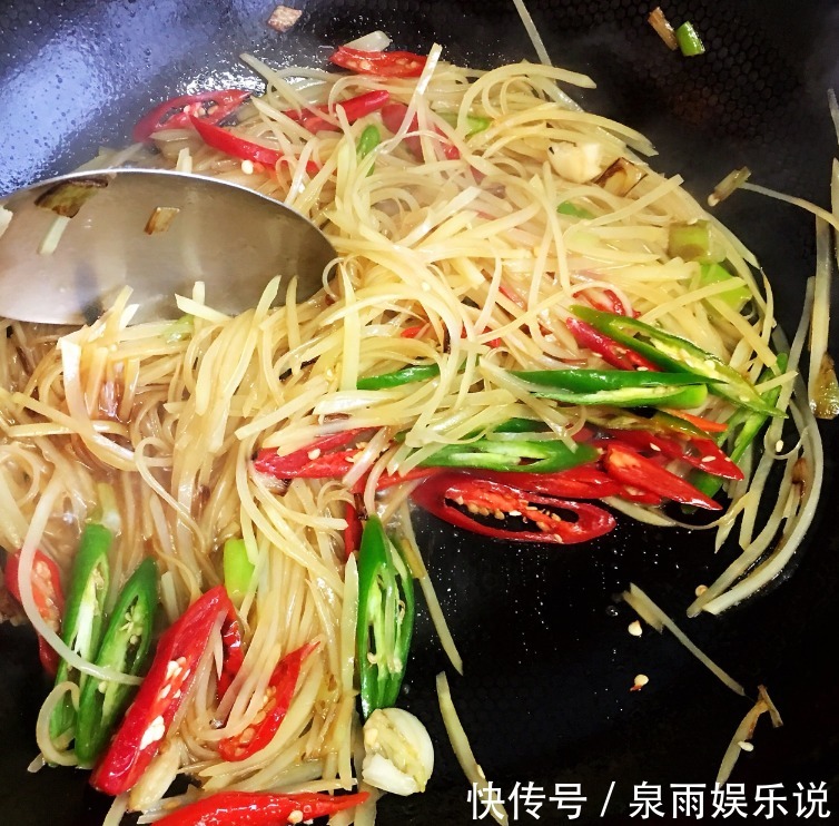酸辣土豆丝|炒土豆丝,有人先放醋,有人后放醋放对了时间,更脆爽更入味