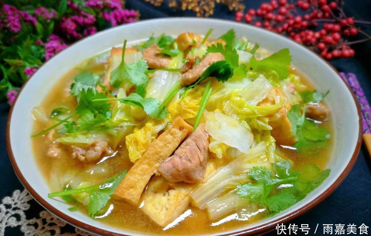 天冷晚餐就爱一锅炖,又香又解馋,吃着热乎又营养,汤汁都不剩!