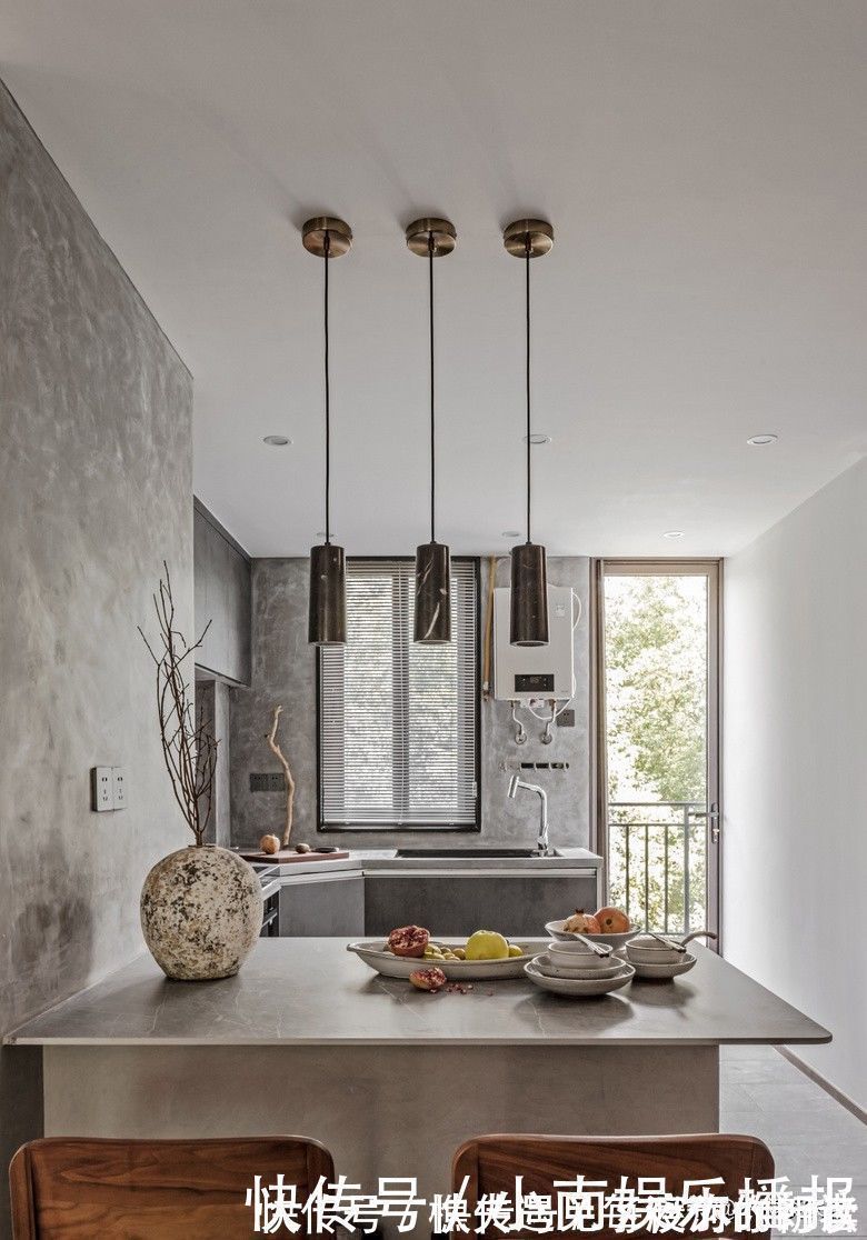 沐宸|她把家布置得像个“寺庙”,室内静谧安宁很舒适,让生活回归简单