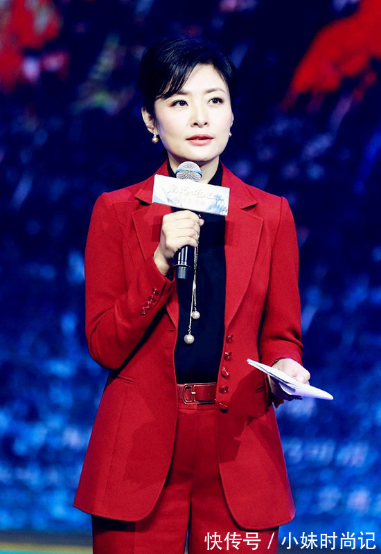 美感|周涛原来是“西装达人”,利用点缀修饰发搭配,减龄又优雅