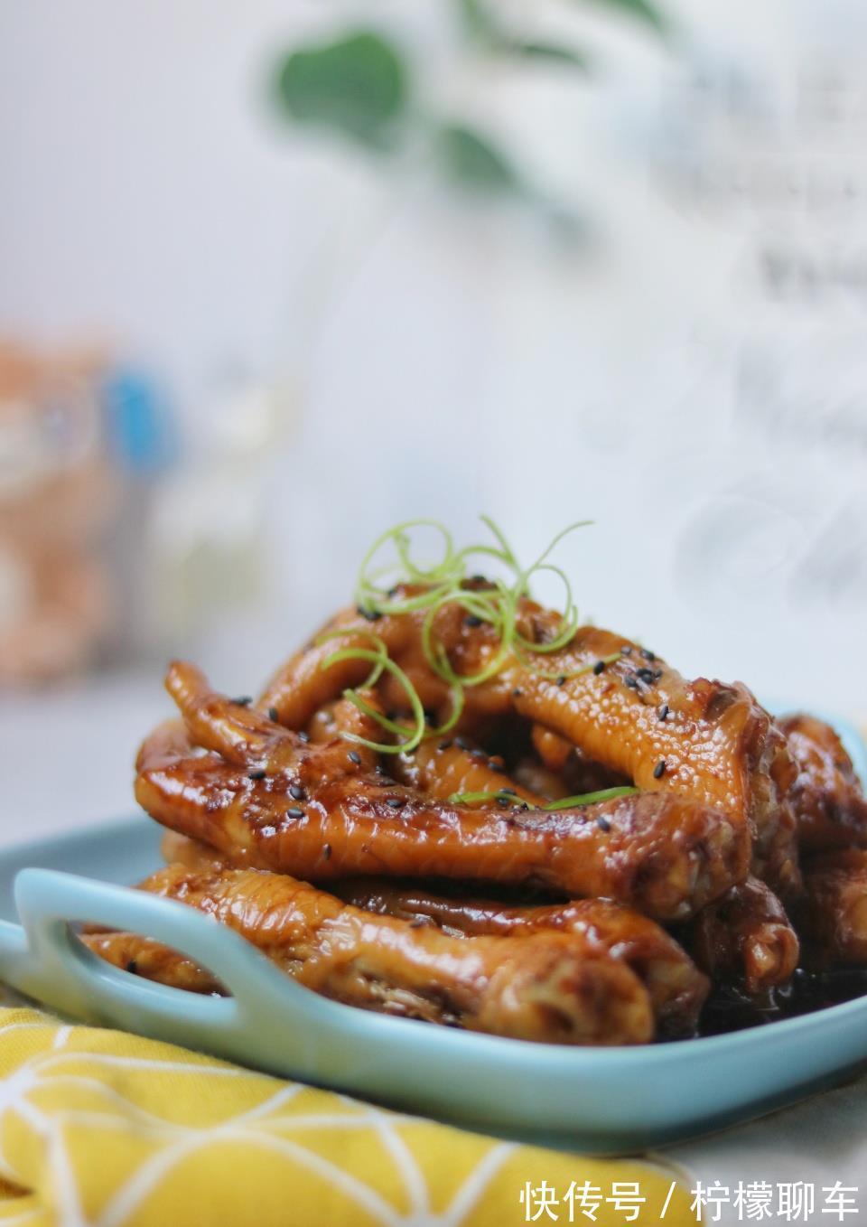 做法|鸡爪最好吃的做法，一次炖一大锅超过瘾，做法简单酱香浓郁