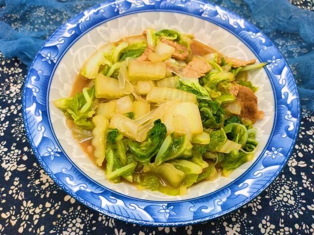 冬天炖白菜,多加2样食材,白菜软烂好吃,家人特别喜欢