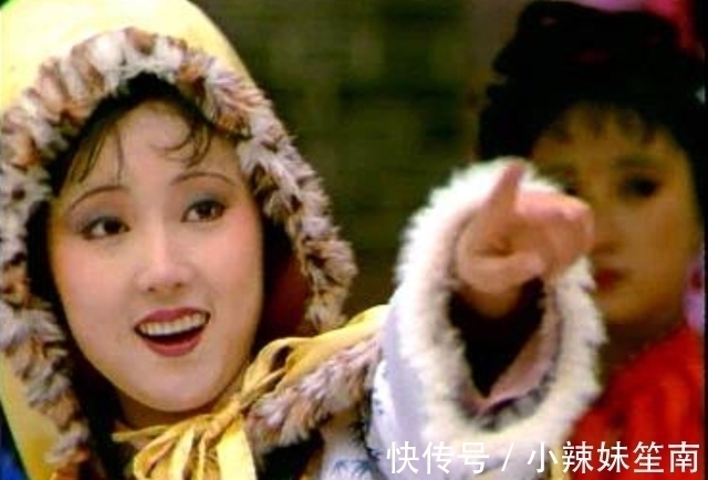 宝玉$宝琴、湘云、宝玉都得了贾母赏的衣裳,为何唯独林妹妹没有?