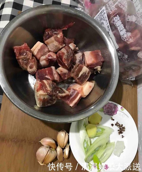 味极鲜|西红柿的黄金搭档不是鸡蛋！而是没人关注的它，强壮筋骨，长高个