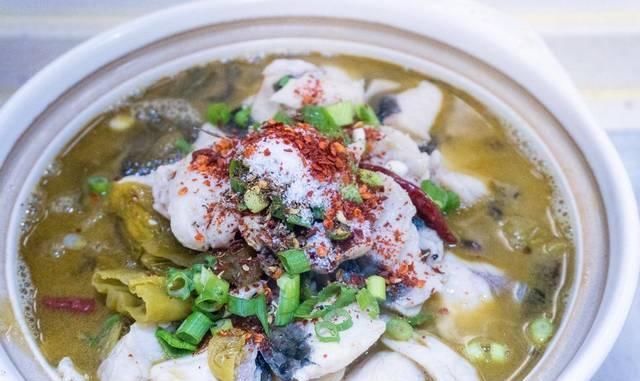 做酸菜鱼时,有人用淀粉,有人用蛋液大厨教你正确做法,太香了