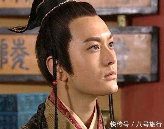 当场|皇帝下令处死奶妈,奶妈回头看了一眼,大臣当场怒斥,皇帝:放了