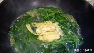 过瘾|菠菜最上瘾的做法,不炒不凉拌,营养又健康,比吃肉还过瘾
