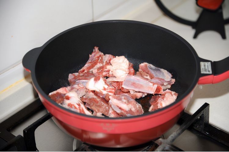 羊肉滋补又御寒，冬天和羊肉更配，老少皆宜