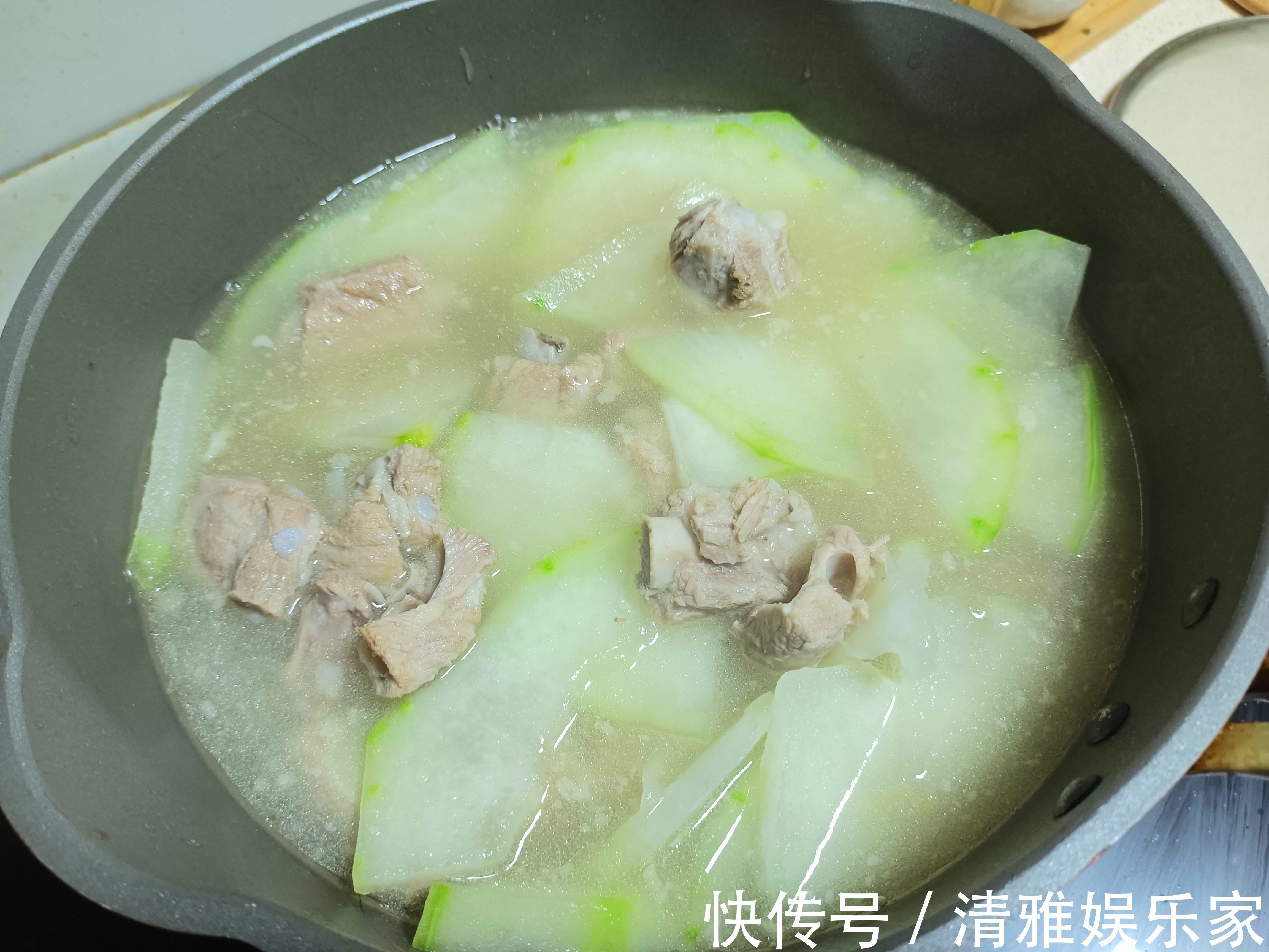 炖排骨时有人焯水，有人直接炖，全不对！这才是正确做法，太香了