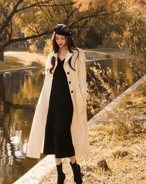 穿什么时髦还知性？这三种“风衣+过膝裙”妙招，简直美极了