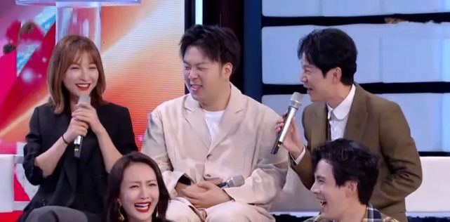 张雨绮|张雨绮主持《快本》聒噪不已,多次打断嘉宾说话,何炅都圆不了场!