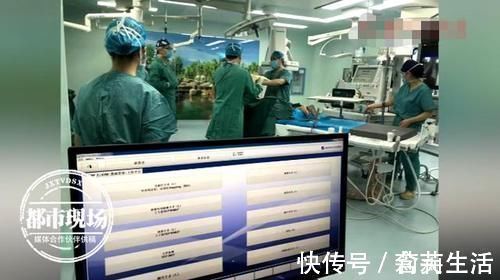 妈妈|妈妈给5岁儿子洗澡,发现他后背竟是歪的,医生痛批孩子这种习惯