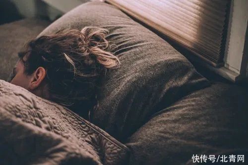 睡眠质量|一个习惯，就能让身体年轻3岁！4大“逆龄”方法，简单易行，做到一个就赚了