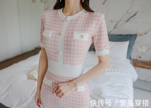 搭配|女神孙允珠时尚搭配:彩虹层叠花裳英伦格纹香风裙