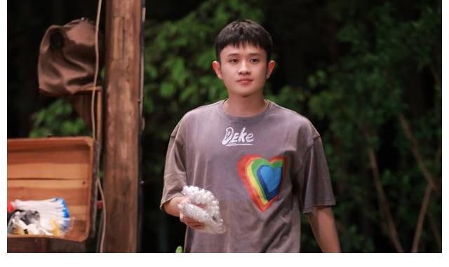 新人|《脫口秀大會》第四季來襲，老將新人同臺PK，我的快樂回來了