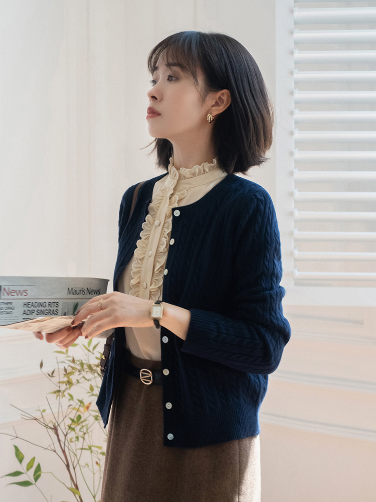 小姐姐 秋冬穿大衣,尽量少配打底裤!搭配半身裙高级又时髦,温柔又优雅