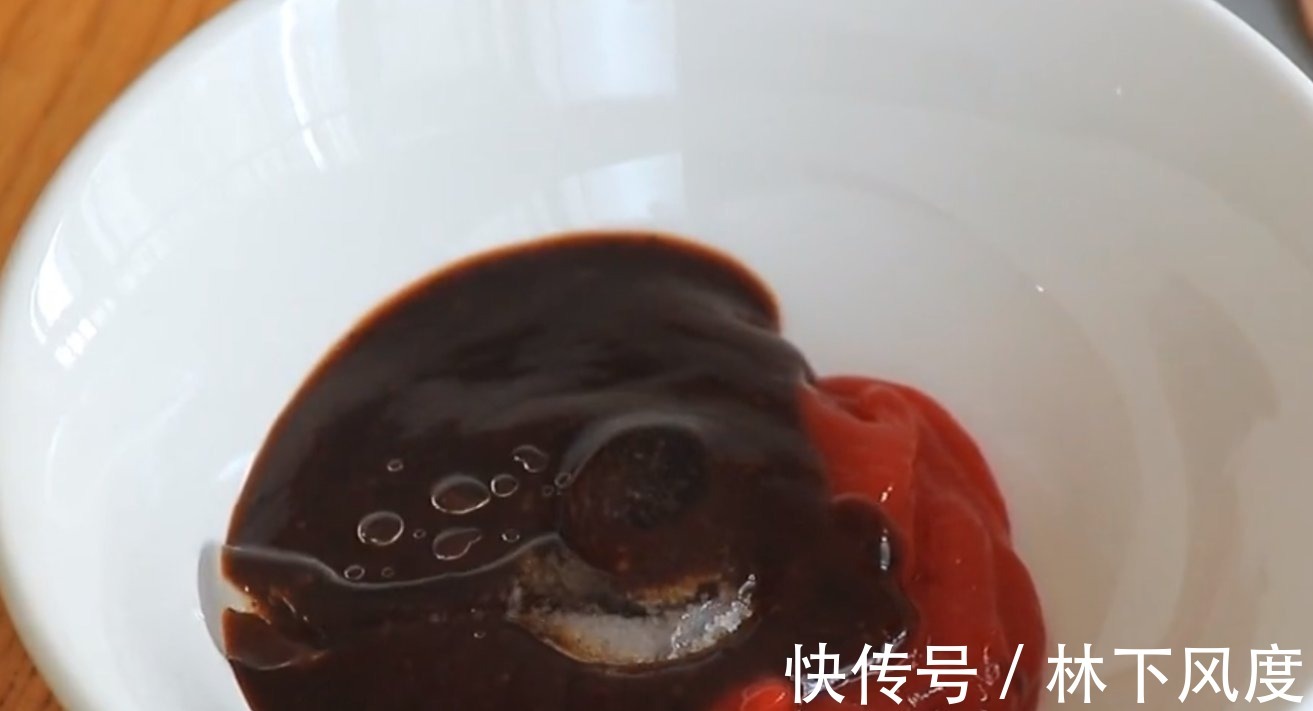 想吃披萨不用出去买，自己在家做，15块钱成本，做一次吃半月不坏