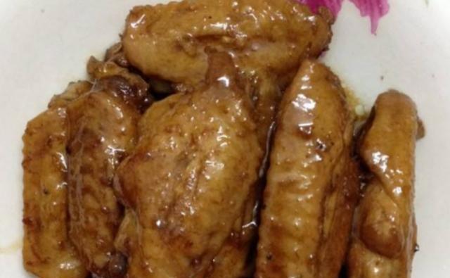 电饭锅|鸡翅还能这么做？电饭锅里一扔，操作简单还美味，孩子主动要求吃