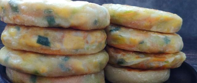 餡餅又出新做法，不發面不燙面不搟皮，皮薄如紙，涼了也不硬