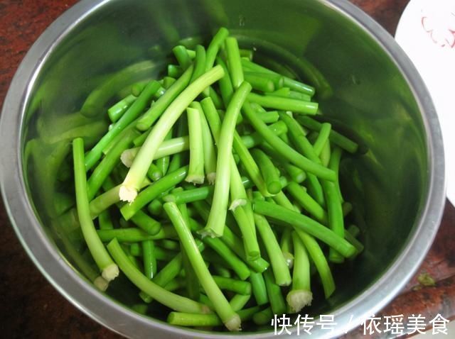 炒腊肉又干又硬？错在第1步，下锅前多做1步，香软有嚼劲，好吃