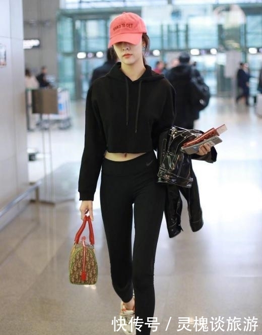 今年牛仔裤不火了,最近正受宠的“运动裤”,搭配卫衣穿巨潮!