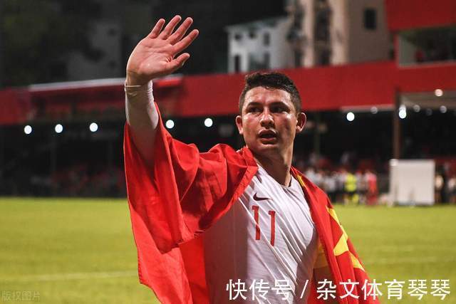 上港|风向变了!名记大赞上港引进2归化,球迷怒了:恒大签就扰乱秩序